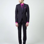Costume-prune-changeant-et-chemise-fushia-contrastee