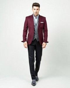 samson_Veste-grenat-sur-pantalon-gris-anthracite_hiver13-14